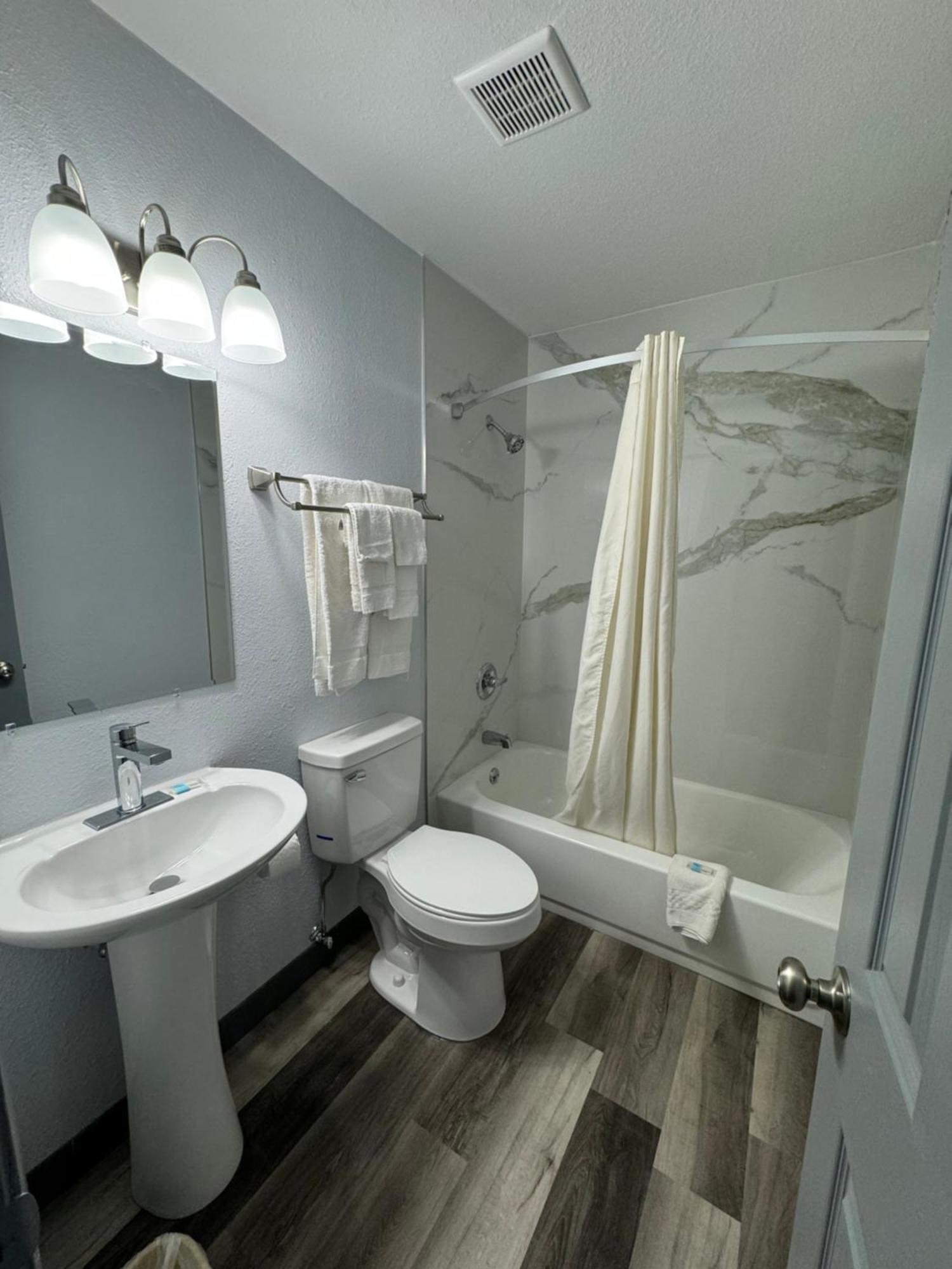 Travelodge By Wyndham Gainesville غينزفيل، فلوريدا المظهر الخارجي الصورة