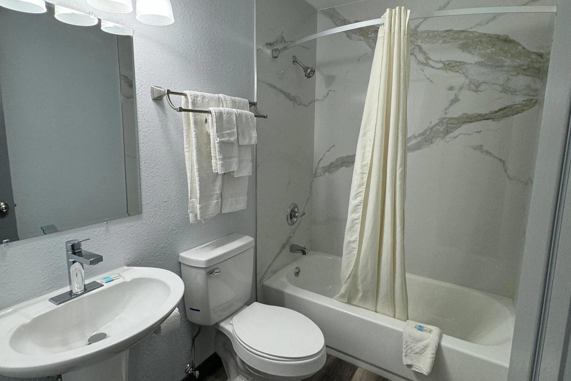 Travelodge By Wyndham Gainesville غينزفيل، فلوريدا المظهر الخارجي الصورة